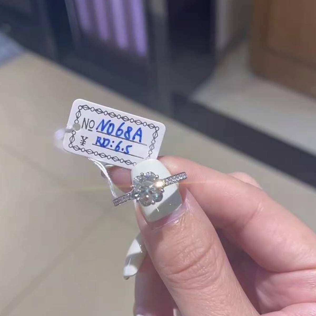 Heart Blossoming Surrounding Women's Ring S925 Silver Plated Platinum Women's Ring Customized Main Stone Moissanite  1.0ct/Secondary Stone High Carbon Diamond